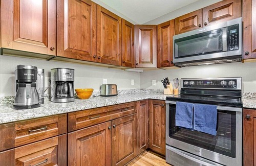 Rome House | Spacious Lake Arrowhead Golf Course Retreat