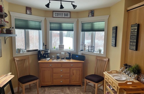 Central Alberta Ski Chalet | Spacious Lake Front Chalet on Golf Resort- 3 minutes from Iron Horse Trail!