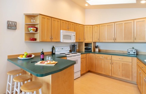Sandpoint House | Spacious Lake Front Home with Gorgeous Views!