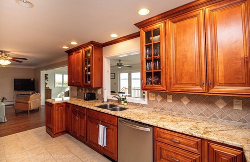 Plattsburgh House | Spacious Lake Front 6-bedroom house on Historic Lake Champlain