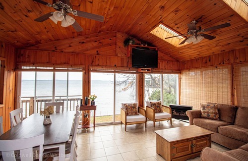 Plattsburgh House | Spacious Lake Front 6-bedroom house on Historic Lake Champlain