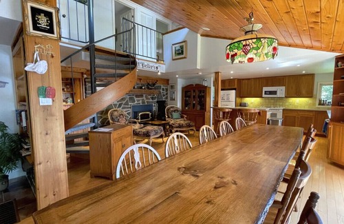 North Kawartha House | Spacious Lake Home on Chandos Lake