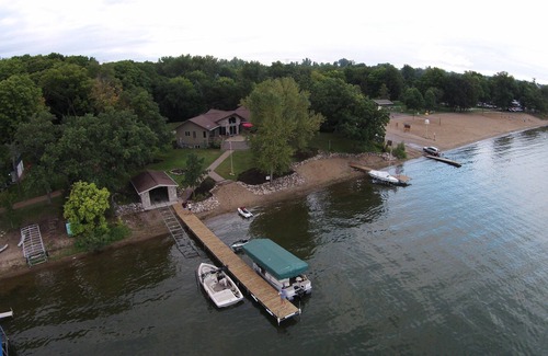 Annandale Cabin | Spacious Lake Home on Beautiful Cedar Lake