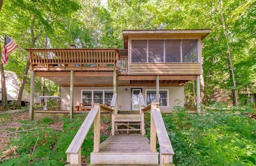 Almelund House | Spacious Lake House + Fast WIFI + Coffee Bar + Gorgeous Views!