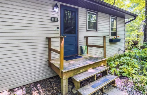 Almelund House | Spacious Lake House + Fast WIFI + Coffee Bar + Gorgeous Views!
