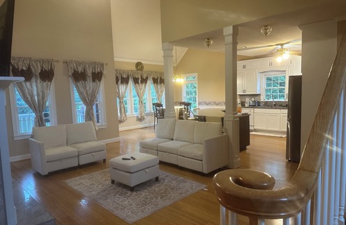 Conyers House | Spacious Lake House with Game Room & Family Amenities and Pc gaming