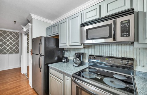 Gilford House | Spacious Lake View Laconia Apt Near Weirs Beach Pool Restaurants
