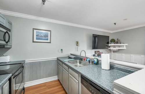 Gilford House | Spacious Lake View Laconia Apt Near Weirs Beach Pool Restaurants