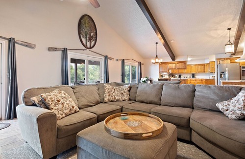 Climax Springs House | Spacious Lakefront Retreat 6BR, 7BA Private Dock Perfect for Family Reunions