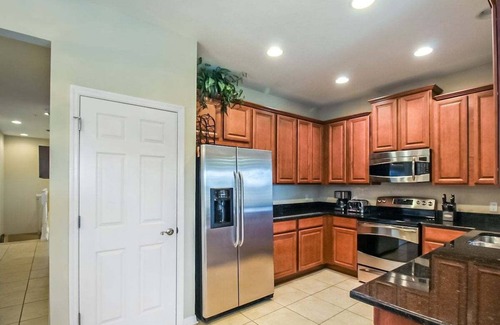 Whitney Beach House | Spacious lakefront 3BR townhome near Anna Maria Island - Blossom Retreat