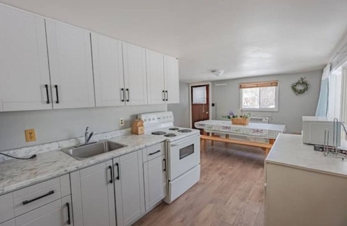 Frontenac Cabin | Spacious Lakefront Cottage