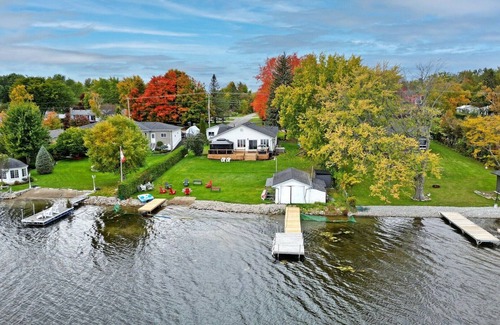 Cameron Cottage | Spacious Lakefront Cottage !