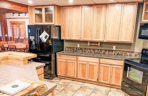 Puposky Cabin | Spacious Lakefront Getaway - Perfect for Families & Events