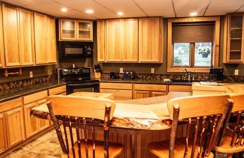 Puposky Cabin | Spacious Lakefront Getaway - Perfect for Families & Events