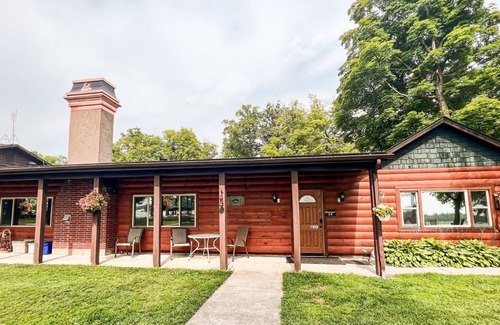 Puposky Cabin | Spacious Lakefront Getaway - Perfect for Families & Events