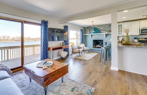 White Lake Cottage | Spacious Lakefront Home in White Lake w/Hot Tub!