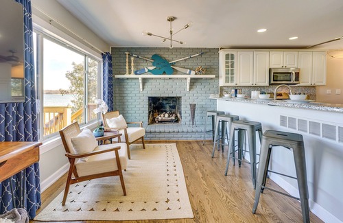 White Lake Cottage | Spacious Lakefront Home in White Lake w/Hot Tub!