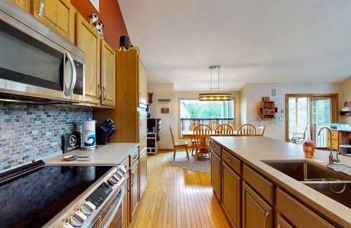 Livingston House | Spacious lakefront house w/patio, balcony, grill & foosball