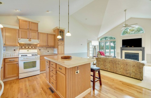 Chetek House | Spacious Lakefront New Auburn Home w/Sunroom