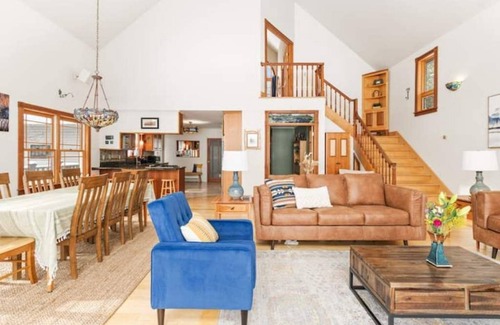 Hinesburg House | Spacious Lakefront Retreat w/Stunning Views