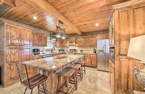Hoyt Cabin | Spacious Lakeside Getaway w/Fire Pit