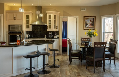 Carrying Place House | ✨️ Spacious Lakeview Retreat in Scenic Wine Country ✨️