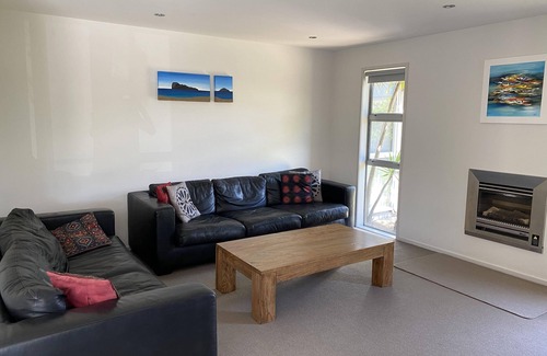 Pauanui House | Spacious living close to the beach
