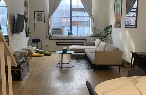 Downtown Toronto Apartment | Spacious loft apartment in trendy Corktown.