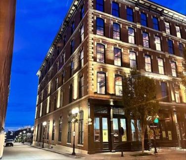 Downtown St. Louis Apartment | Spacious Loft - Riverfront Views - Walk to Arch, Casino, Conventions