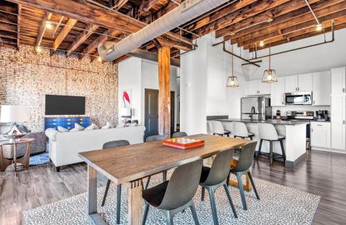 Downtown St. Louis Apartment | Spacious Loft - Riverfront Views - Walk to Arch, Casino, Conventions