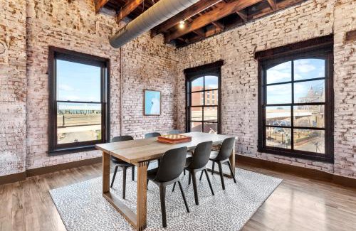 Downtown St. Louis Apartment | Spacious Loft - Riverfront Views - Walk to Arch, Casino, Conventions