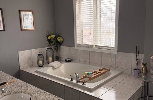 Islington - City Centre West House | Spacious Loft-Style Retreat | Private Room in Townhouse!