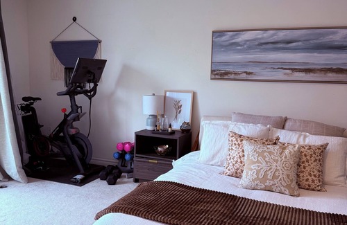 Islington - City Centre West House | Spacious Loft-Style Retreat | Private Room in Townhouse!