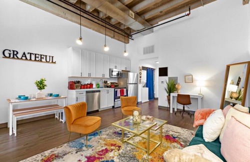 Newark Apartment | ⭐️Spacious LOFT W/King BD + Free Parking Near EWR✈️ NYC🗽❤️ & 🇺🇸 DREAM Mall ⭐️