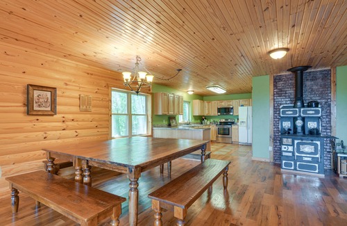 Fairland Cabin | Spacious Log Cabin in Fairland, 1 Mi to Grand Lake