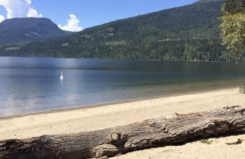 Lumby House | Spacious Lumby House & Hot Tub