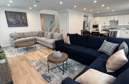 Tracy House | Spacious Lux Newly built Home nr Tracy Hills