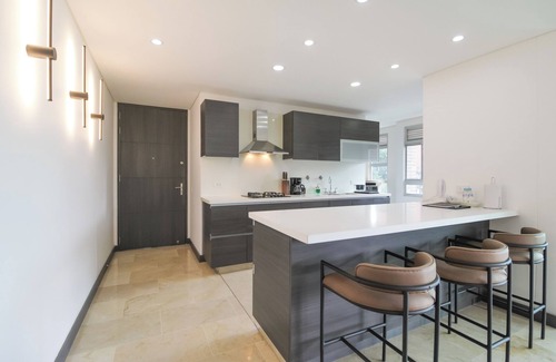 El Poblado Condo | Spacious & Luxurious 3BR/3.5BR Condo in Poblado with AC, WiFi, fitness room