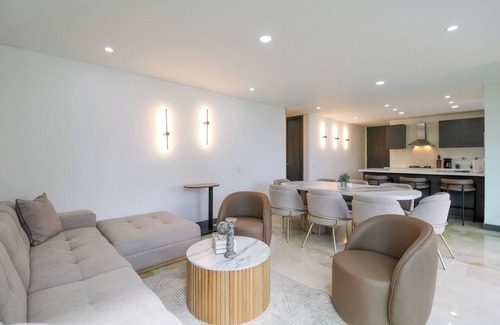 El Poblado Condo | Spacious & Luxurious 3BR/3.5BR Condo in Poblado with AC, WiFi, fitness room