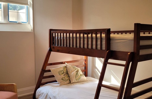 Clarkson Apartment | Spacious & Luxurious family apartment in an Upscale Mississauga neighborhood