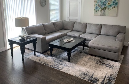 St. Louis House | Spacious Luxury 2bdr / 1bath - New Listing