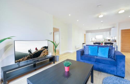 Maidenhead Apartment | Spacious Luxury 3 Bed Apt with Parking by 360Stays