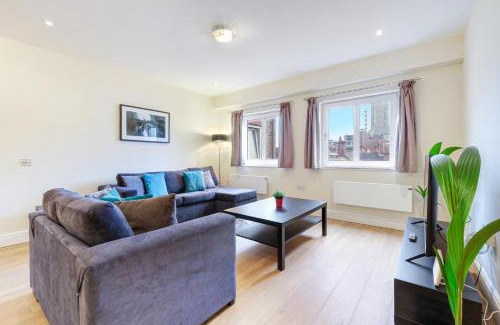 Maidenhead Apartment | Spacious Luxury 3 Bed Apt with Parking by 360Stays