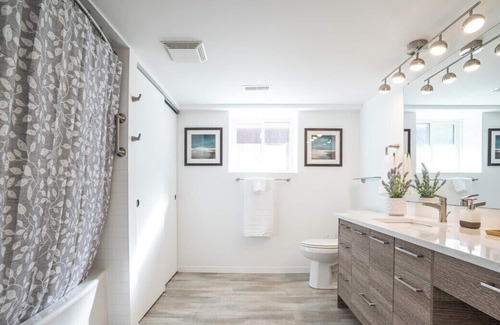 Brantford Apartment | Spacious Luxury Apt w/ King Bed - Central Location
