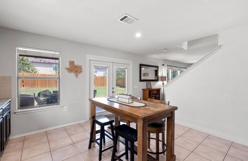 McKinney House | Spacious Luxury Austin Home | 10 min to Downtown and Airport