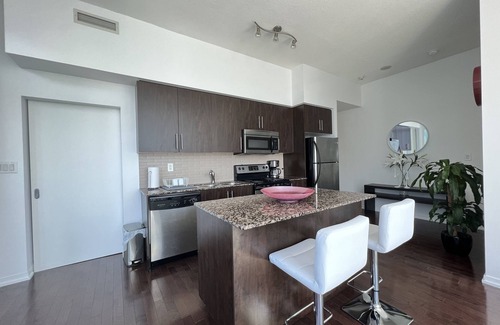 Downtown Toronto Condo | Spacious, Luxury CN Tower View 2 Bedroom Suite With Balcony *FREE PARKING*