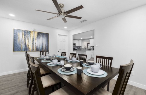 Gainesville House | Spacious luxury Family Home near UF & Santa Fe