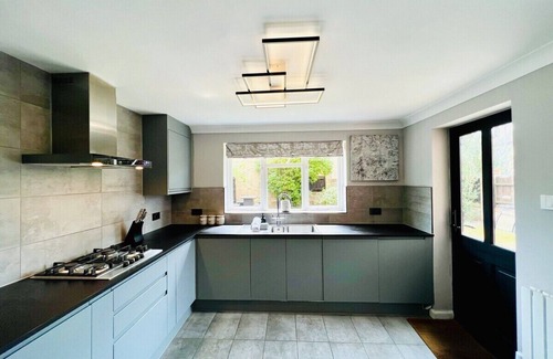 Colchester House | Spacious luxury home with garden & parking
