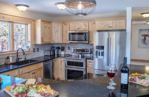 Nederland House | Spacious luxury home with Hot tub & Mountain Views