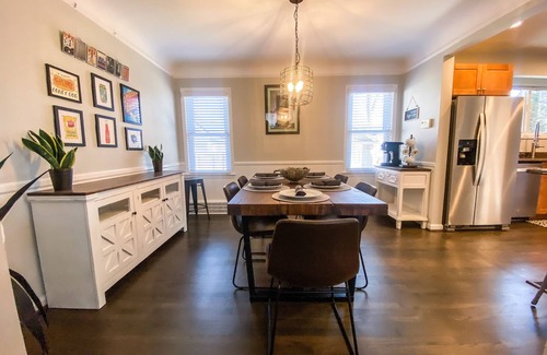 Royal Oak House | Spacious Luxury Home near Beaumont in Royal Oak*ALLERGY FRIENDLY